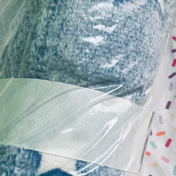 NWT Glow in the Dark Blanket Throw - Picture 8 of 8